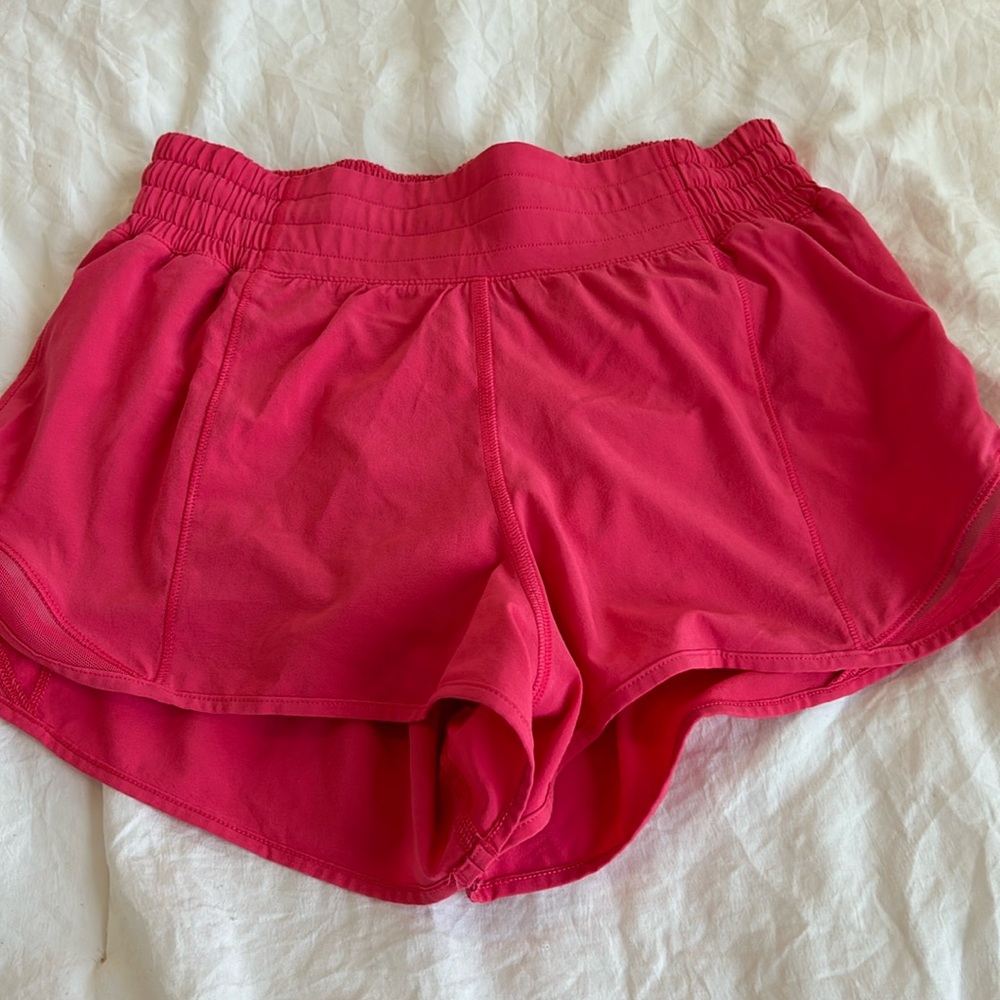 lululemon high rise 4” hotty hot short, lip gloss, size 4